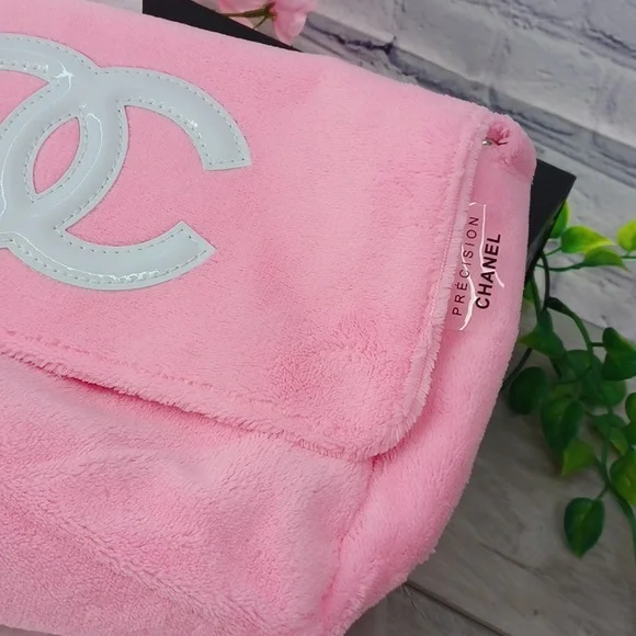 Chic Pink Designer Shoulder Bag